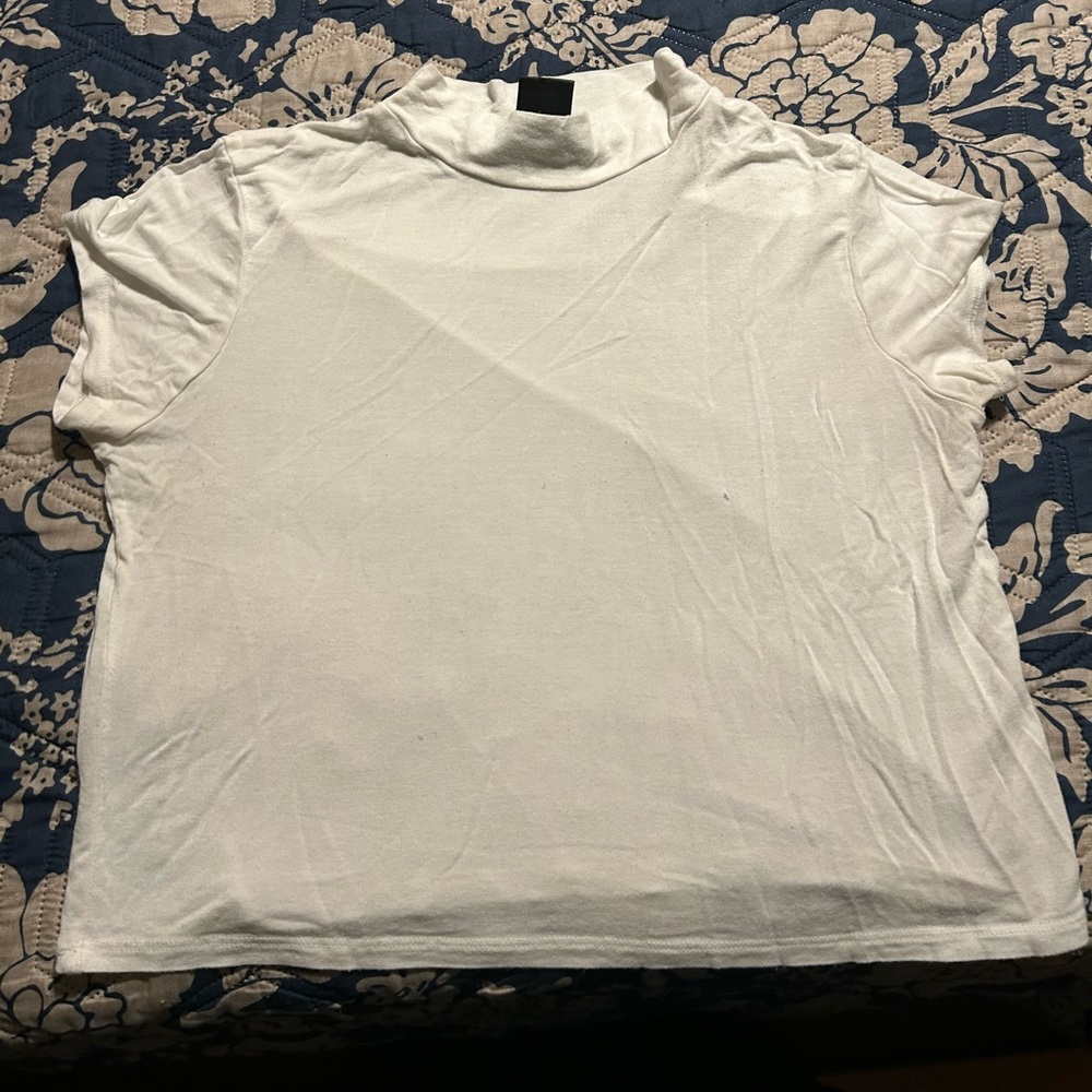 Super stretchy all white crop top